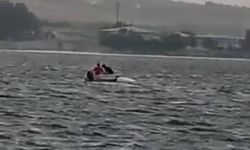 Küçükçekmece Gölü'nde alabora olan kayık battı; mahsur kalanlar kurtarıldı