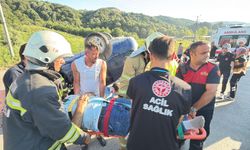 Otomobil ile motosiklet çarpıştı: 1'i ağır 4 yaralı