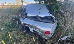 Otomobilin, park halindeki otomobile çarptığı kaza kamerada: 1 ölü, 1 yaralı