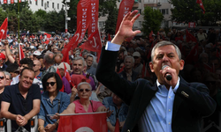 Özgür Özel: Biz buradayız, hiçbir yere gitmiyoruz