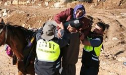 Süt sağarken fenalaştı, katırla ambulansa yetiştirildi