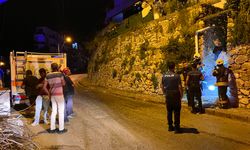 Tavan sıvaları düşünce evdeki 5 kişi tahliye edildi