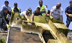 Dalgıçlar deniz altındaki enkazı temizledi
