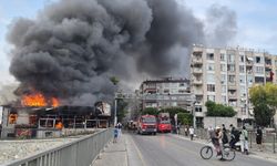 Mersin'de korkutan yangın: Dumanlar gökyüzünü kapladı
