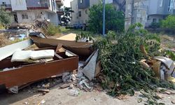 Çiftlikköy’de konteyner yanları atık yığınına döndü