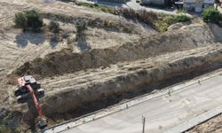 Tarsus'ta heyelan riskine karşı 240 metrelik istinat duvarı