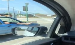 Otomobilin camından ayak uzatıp içki içtiler, 280 bin TL ceza yediler