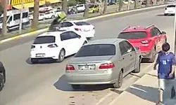 Ara sokaktan çıkan otomobile çarpan motosiklet sürücüsü yaralandı