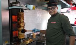 Sıcakta döner ustalarının zorlu mesaisi