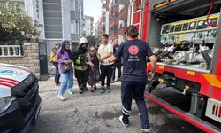 Apartmanda yangında mahsur kalan kadını, itfaiye kurtardı