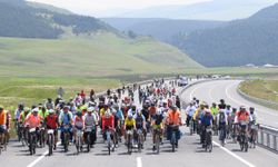 Ardahan'da Bisiklet Festivali’nde bin kişi pedal çevirdi