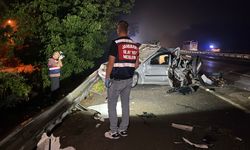 Emniyet şeridindeki araca TIR çarptı; 1 çocuk öldü, 3 yaralı