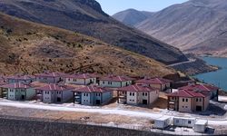 Bakan Kurum, Adıyaman'da inşa edilen köy evlerini paylaştı