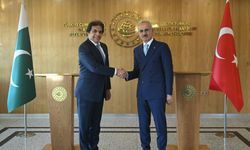 Bakan Uraloğlu, Pakistanlı mevkidaşı Abbasi ile bir araya geldi