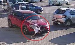 Bursa'da yola koşarak çıkan çocuğa otomobil çarptı; kaza kamerada