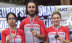 Bakan Bak’tan milli para bisikletçiler için tebrik mesajı