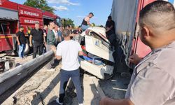 Çankırı'da lastiği patlayan TIR, otomobile çarptı: 4 yaralı