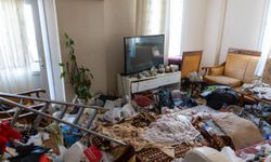 Kapı açıldı, 5 kamyon çöp çıktı