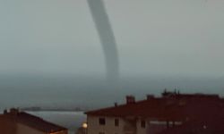 Sağanak yağmurun ardından denizde hortum oluştu
