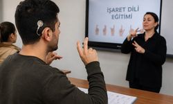 İşaret dili kursuyla iletişimde engeller aşılıyor