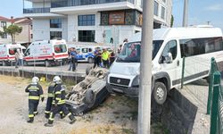 İşçi servisi ile iki otomobil çarpıştı: 3 yaralı
