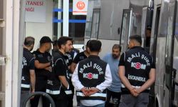 İzmit Belediyesi’nde gözaltına alınanlar sağlık kontrolünden geçirildi