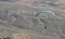 Yamaç paraşütü kazasında pilot hayatını kaybetti