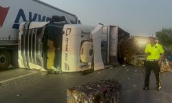 Kırıkkale’de devrilen hurda yüklü TIR'ın şoförü yaralandı