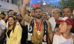 Altın Kemeri kazandı hamamda aldı