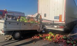 Tır'a arkadan çarpan kamyonette 2 kişi yaralandı