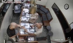 Müşteri gibi girdiği kuyumcu dükkanından 15 altın bilezik çaldı