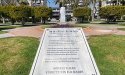 Mersin sahilinde  Müfide İlhan unutulmuyor