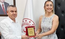 Mutluluk Gönüllülerine teşekkür plaketi