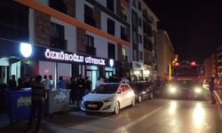 Aydınlatma patladı bina sakinleri sokağa döküldü