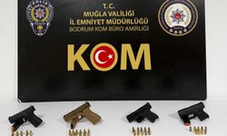 Polisten kaçan 4 şüpheli, ruhsatsız tabancalarla yakalandı