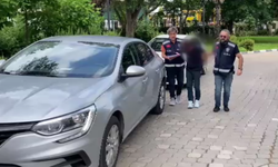 Kendisini polis gibi tanıttı, 1,5 milyon lira dolandırdı