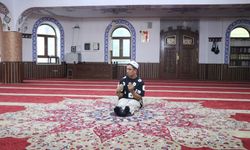 Serebral palsili Mahmut, camiye 1,5 kilometre yol gidiyor