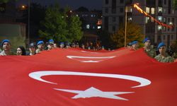 Şırnak’ta 107 metrelik Türk bayrağıyla 15 Temmuz yürüyüşü