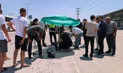 Yaralıyı, ambulans gelene kadar plaj şemsiyesiyle korudular