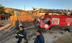 Yangından dönen itfaiye aracı evin duvarına çarptı; 3 personel yaralı
