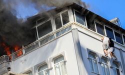 Antalya'da korkutan yangın: Korkuluk demirinde kurtarılmayı beklediler