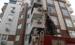 Klimadan çıkan yangında daire kullanılamaz hale geldi