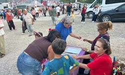 Millet festivalin coşkusunda çevreciler imza nöbetinde