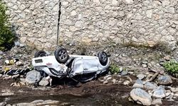 Otomobil dereye uçtu: 1 ölü, 1 yaralı