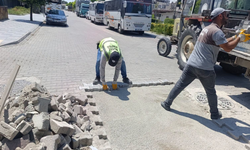 Akdeniz’de yol ve kaldırım bakım çalışmaları sürüyor
