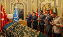 Bakan Bolat, Ertuğrul Gazi Türbesi’ni ziyaret etti