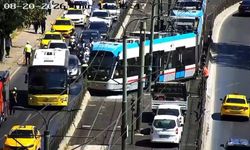 Tramvay raydan çıktı