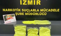 Onbinlerce yasaklı hap çantasından çıktı