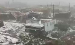 Çıldır’da şiddetli dolu ve fırtına: 20’den fazla evin çatısı uçtu
