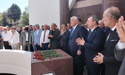 Dervişoğlu, Celal Bayar'ın mezarını ziyaret etti